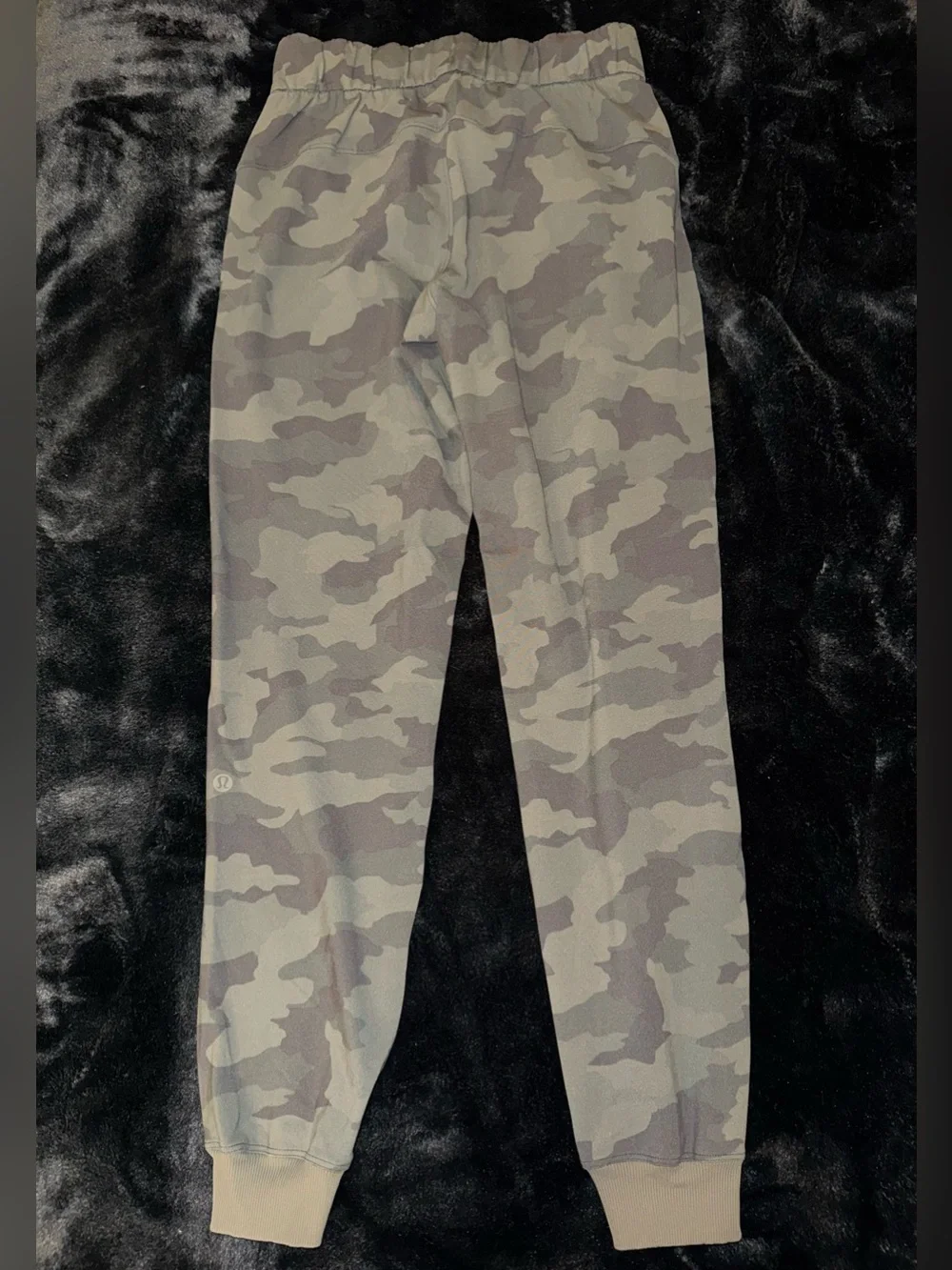 Lululemon Women’s On The Fly Camouflage Jogger Sweatpants - Picture 2 of 3